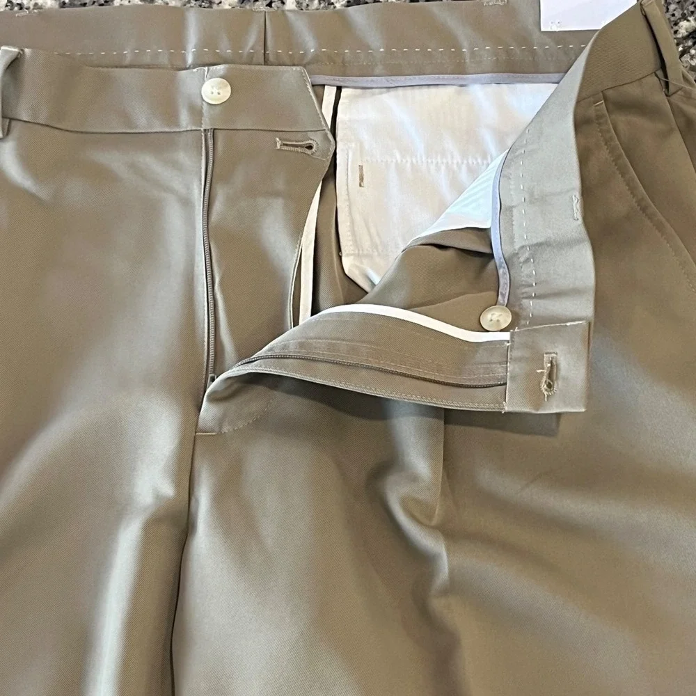 NWT Van Heusen Premium No‎ Iron Classic Fit Pleat Pants Mens 36x32 Khaki Cuffed